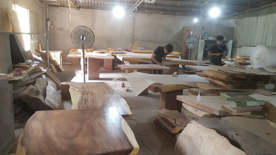 Xưởng sản xuất bàn gỗ me tây