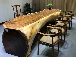 Ưu và nhược điểm khi xài bàn ăn gỗ nguyên khối